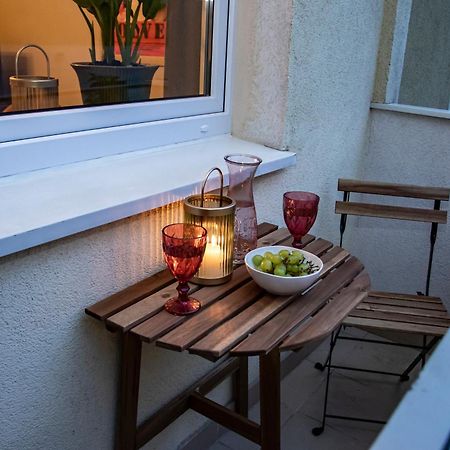 Apartament Przy Metrze Wierzbno Z Nuta Vintage Warsaw Luaran gambar
