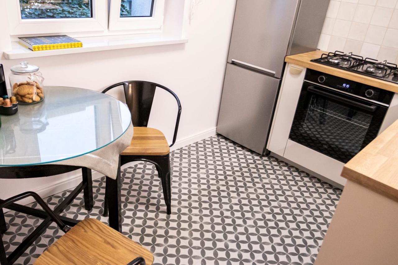 Apartament Przy Metrze Wierzbno Z Nuta Vintage Warsaw Luaran gambar