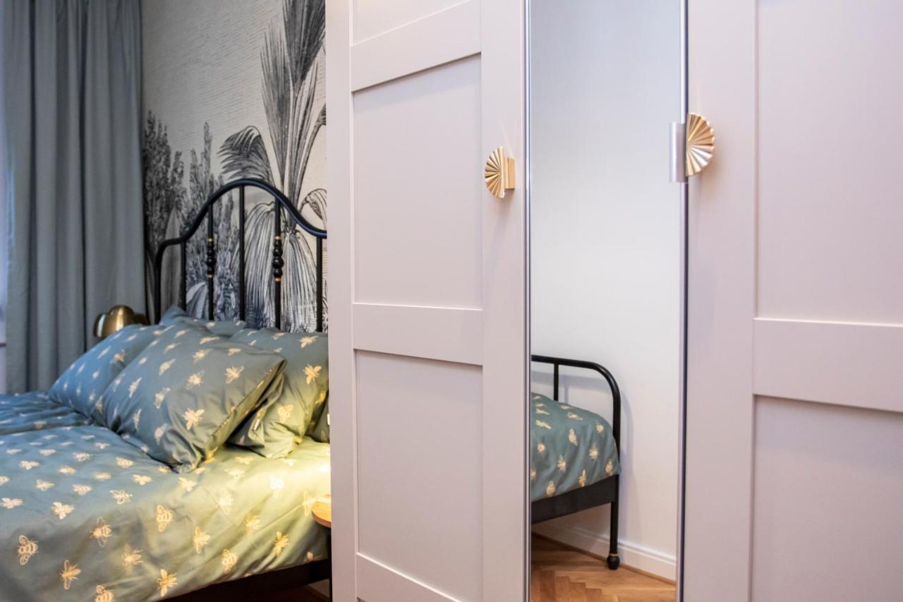 Apartament Przy Metrze Wierzbno Z Nuta Vintage Warsaw Luaran gambar